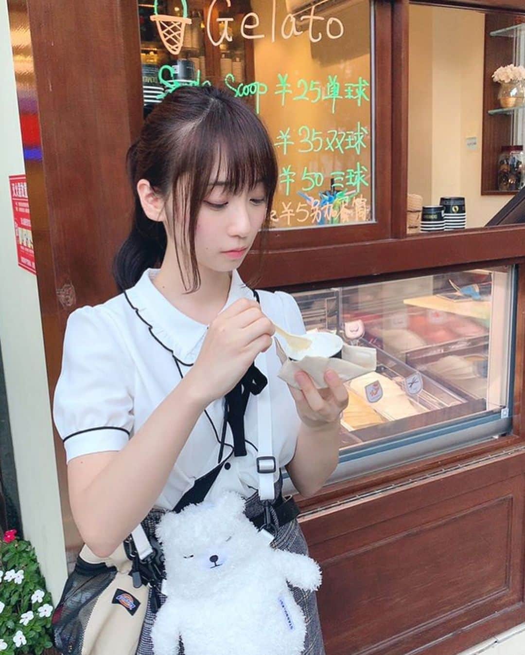 伊織もえさんのインスタグラム写真 - (伊織もえInstagram)「上海でジェラート食べたよ〜！ ココナッツ味(*`･ω･´) #伊織もえ #上海 #japanesegirl #cos」8月2日 17時48分 - moe_five