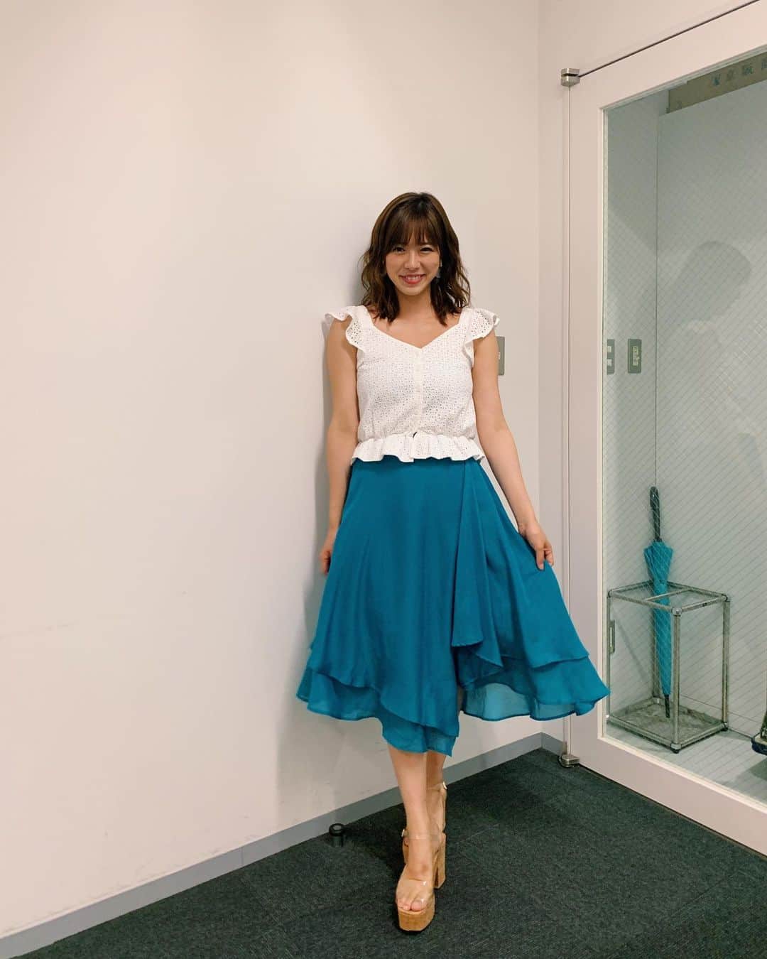 わちみなみのインスタグラム：「きのう﻿ ABC放送﻿ ビーバップハイヒール ﻿ 出演させていただいておりました😭✨✨﻿ ﻿ 戦国武将のマネー事情﻿ わたし、歴史あまり得意じゃないのですが﻿ なんだか最近収録でテーマになることが多く、、☀️﻿ 昔のひとたちから知ってもらいたいのかな？笑﻿ 教科書よりも内容が柔らかいVTRで学ばせていただきました😆☺︎﻿ ﻿ ありがたいことに﻿ 四季に一度ぐらいのペースで呼んでいただいて﻿ おりますが﻿ 初めてのブラックマヨネーズさんとの﻿ 共演でした🥺﻿ ﻿ ほんとうにいつも楽しみで﻿ 客のような気持ちで収録に臨んでしまいます💦﻿ 笑いの止まらない収録です。。﻿ 休憩中もニヤついてしまいます！﻿ ﻿ まだどこかでみれましたらぜひみてください🙇‍♂️🙇‍♂️﻿ #ビーバップハイヒール #戦国武将 #かしこい」