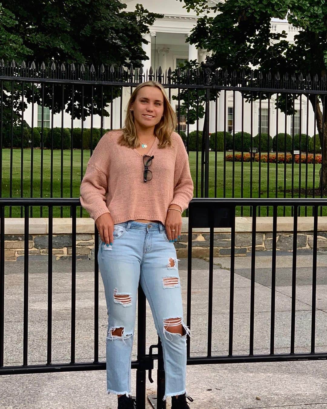 のインスタグラム：「On my day off I got a chance to visit the White House 🙂 My visit was cut short by the rain:( Had an amazing time in Washington DC」