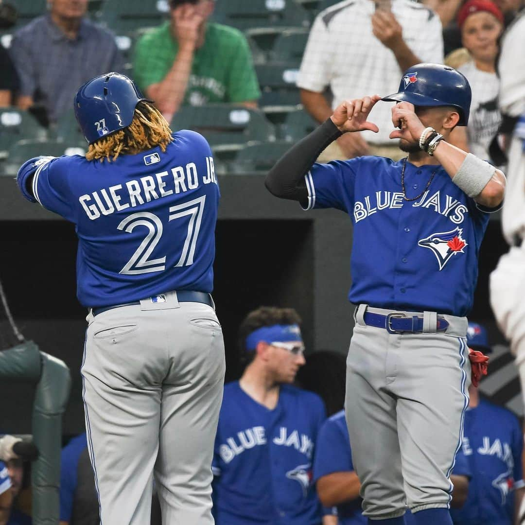 トロント・ブルージェイズさんのインスタグラム写真 - (トロント・ブルージェイズInstagram)「The Derby CONTINUES 😳 #PLAKATA💥」8月2日 9時23分 - bluejays