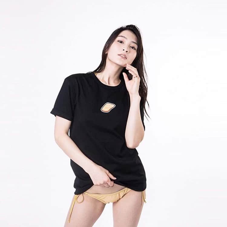 本庄鈴さんのインスタグラム写真 - (本庄鈴Instagram)「・ ・ SOD apparel Taiwan collaboration salmon🐟 @jks_shop ・ ・ ・ #sexy #女優 #apparel #collaboration #salmon🐟 #black #longhair #japanesegirl #photography」8月2日 9時18分 - honjo_suzu