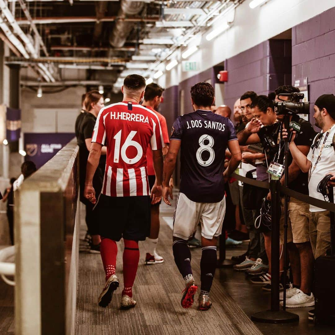 ジョナタン・ドス・サントスさんのインスタグラム写真 - (ジョナタン・ドス・サントスInstagram)「🌟#MLSAllStar 🇲🇽 @h.herrera16 & @jona2santos」8月2日 9時33分 - jona2santos