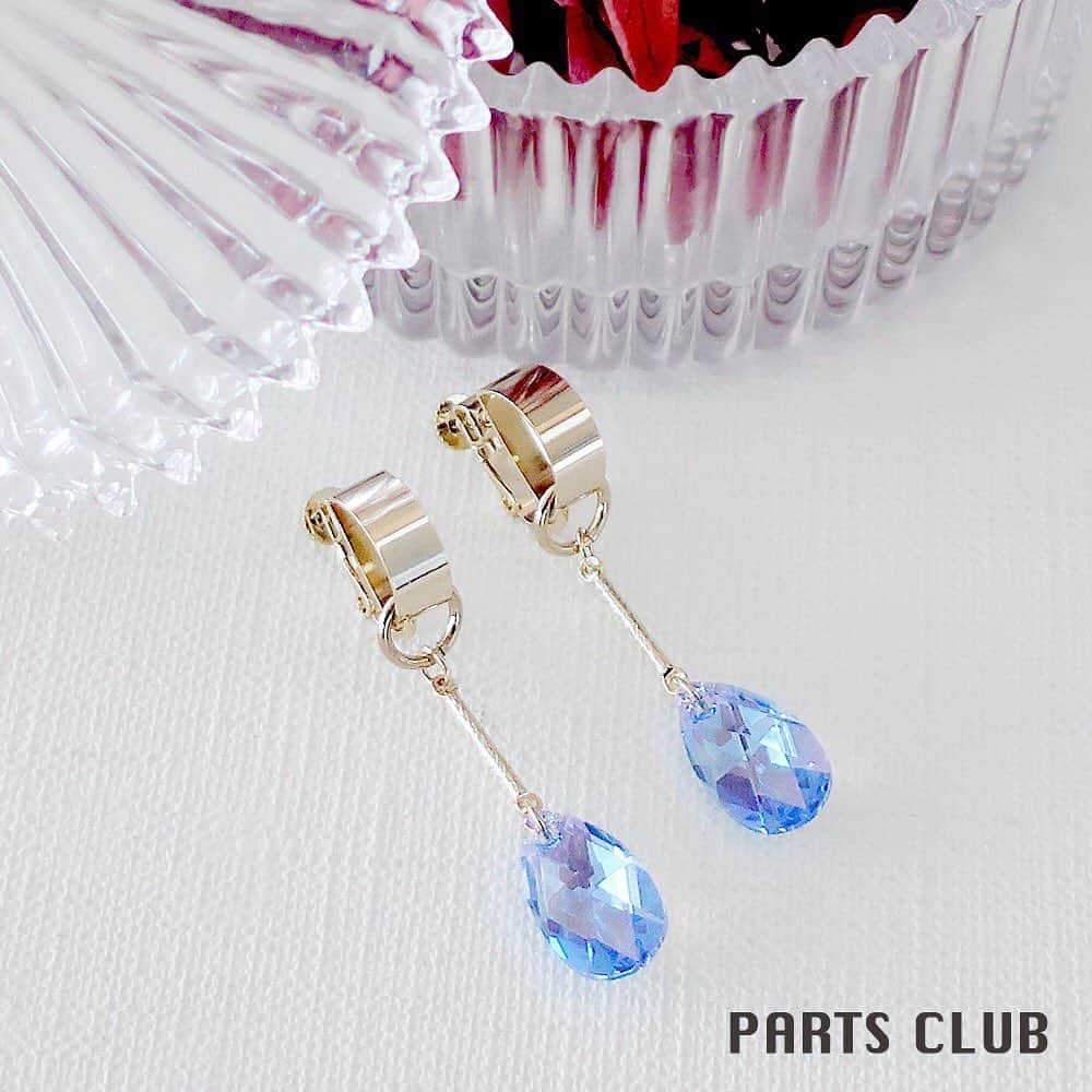 パーツクラブ Partsclub 公式アカウントさんのインスタグラム写真 - (パーツクラブ Partsclub 公式アカウントInstagram)「・﻿ ﻿ 💠Simple jewelry collection💠﻿ ﻿ ﻿ スワロフスキー・クリスタルを使って作る、ラグジュアリーな雰囲気の大人シンプルジュエリー。💍﻿ ﻿ ﻿ 〜バータイプのつなぎパーツとスワロフスキ・ークリスタル＃6106﻿ を繋げて作る簡単イヤリング ♪〜﻿ ﻿ ﻿ ※商品の取り扱いは店舗（オンラインショップ含む）により異なります。﻿ ﻿ ﻿ #夏コーデ#イヤリング#夏﻿ #パーツクラブ公式アカウント﻿ #パーツクラブ#グランプレール﻿ #アクセサリー#パーツ#ビーズ#ビーズアクセサリー﻿ #ハンドメイド#ハンドメイドアクセサリー﻿ #手作りアクセサリー#ネックレス#手作りネックレス#ピアス#手作りピアス#イヤリング#手作りイヤリング﻿ #ハンドメイドネックレス#簡単ネックレス#簡単ピアス﻿ #パーツクラブ動画﻿ #partsclub#handmade#accessory」8月2日 9時35分 - partsclub_official