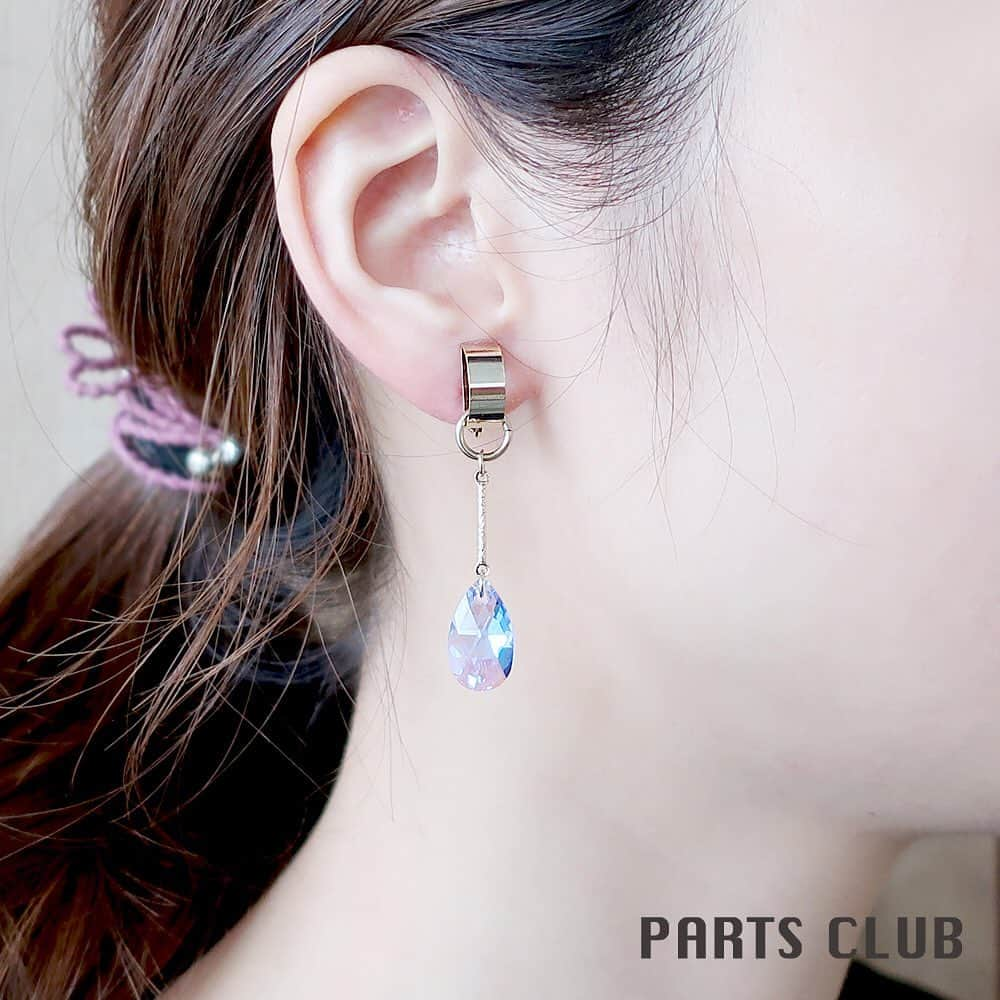 パーツクラブ Partsclub 公式アカウントさんのインスタグラム写真 - (パーツクラブ Partsclub 公式アカウントInstagram)「・﻿ ﻿ 💠Simple jewelry collection💠﻿ ﻿ ﻿ スワロフスキー・クリスタルを使って作る、ラグジュアリーな雰囲気の大人シンプルジュエリー。💍﻿ ﻿ ﻿ 〜バータイプのつなぎパーツとスワロフスキ・ークリスタル＃6106﻿ を繋げて作る簡単イヤリング ♪〜﻿ ﻿ ﻿ ※商品の取り扱いは店舗（オンラインショップ含む）により異なります。﻿ ﻿ ﻿ #夏コーデ#イヤリング#夏﻿ #パーツクラブ公式アカウント﻿ #パーツクラブ#グランプレール﻿ #アクセサリー#パーツ#ビーズ#ビーズアクセサリー﻿ #ハンドメイド#ハンドメイドアクセサリー﻿ #手作りアクセサリー#ネックレス#手作りネックレス#ピアス#手作りピアス#イヤリング#手作りイヤリング﻿ #ハンドメイドネックレス#簡単ネックレス#簡単ピアス﻿ #パーツクラブ動画﻿ #partsclub#handmade#accessory」8月2日 9時35分 - partsclub_official