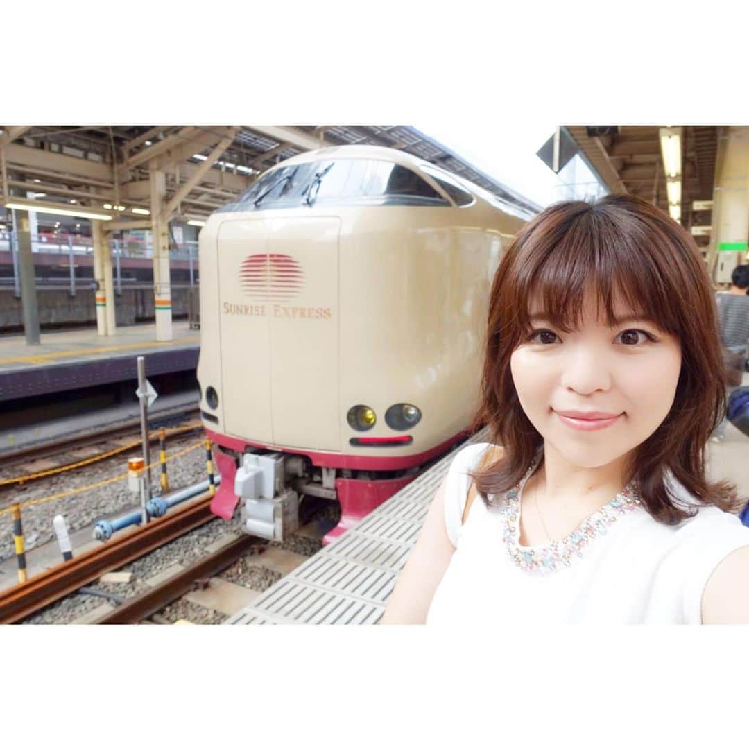 清水のぶよさんのインスタグラム写真 - (清水のぶよInstagram)「・ 人生初の寝台列車に乗って 東京へ到着！ お仕事頑張ってきます💕 ・ #最高の #乗り心地 #サンライズ瀬戸  #サンライズ出雲  #鉄道 #鉄道の旅 #列車 #観光列車」8月2日 9時36分 - meika_shimizu