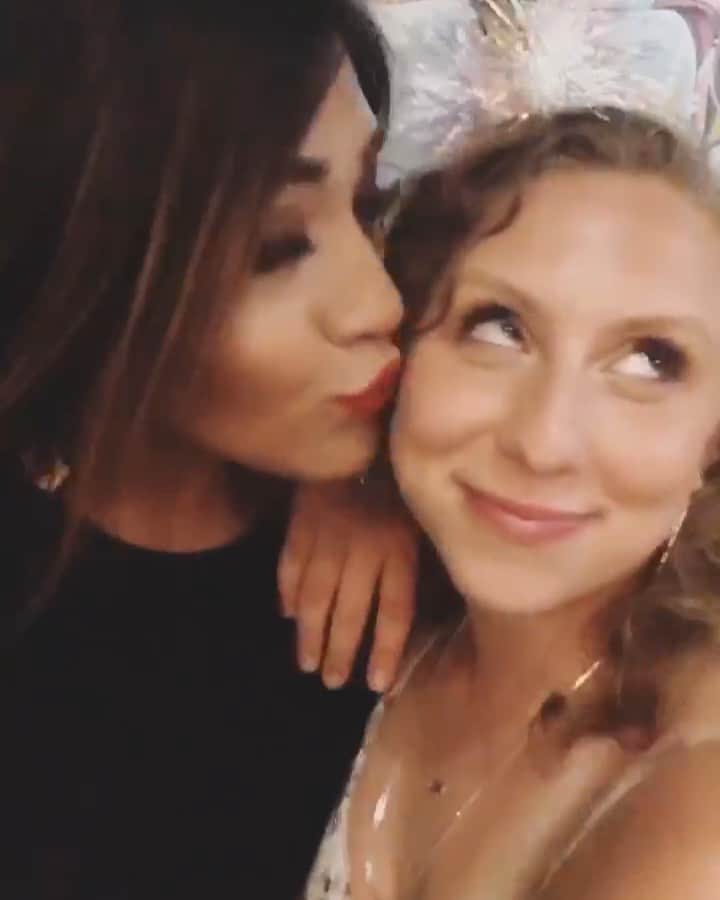 アグネス・ザワツキーのインスタグラム：「a big THANK YOU to all the birthday love and everyone who made the day so special 💕 it truly made me feel beyond blessed and grateful to be surrounded by those closest to my heart ❤️ 24 had to be one of the hardest years I’ve faced to date. I lost two beautiful souls and I’m still trying to come to terms with it.  Not only did it force me to look within myself, it taught me to live each day filled with love and without any regrets. Here’s to 25 bringing in new adventures and memories. You better send it 🥂 😎」