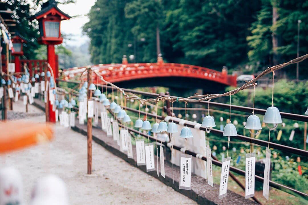 TOBU RAILWAY（東武鉄道）さんのインスタグラム写真 - (TOBU RAILWAY（東武鉄道）Instagram)「. 🚩Nikko Futarasan Shrine Shinkyo Bridge 🚩日光二荒山神社 神橋 🚩닛코 후타라산 신사 신쿄 . [Nikko Futarasan Shrine Shinkyo Bridge The Wind Bell Festival, now in progress] . The Shinkyo Bridge, at the entrance to Nikko World Heritage site.  With the beautiful red colors of the bridge matching brilliantly  with the blue waters of the river and the green hue of the mountains,  this is a very beautiful and popular spot in Nikko. Here, the "Wind Bell Festival, " held only during the summer, takes place. The event will be held until September 9th (Mon). Wouldn't you like to enjoy a summer in Nikko, listening to the colorful tones of the wind bells? . . 【닛코 후타라산 신사 신쿄 다리 풍경 축제 개최 중】 . 닛코의 세계 유산 지역의 입구에 있는 '신쿄 다리'. 다리의 아름다운 붉은색이 강의 푸르름과 산의 초록과 어우러져 매우 아름다우며, 닛코에서도 인기인 명소입니다.  여름을 맞아 기간 한정으로 '풍경 축제'가 열리고 있습니다. 개최 기간은 9월 9일(월)까지입니다. 화려한 풍경의 음색을 즐기시면서 여름 닛코를 즐기시지 않겠습니까? . . . #tobujapantrip #japan #nikko #shinkyo #worldheritage #nikkofutarasanshrine #japanlandscape  #photo_shorttrip #photo_travelers  #jp_gallery #instatravel #worldcaptures #nationalgeographic#visitjapan #travelingram #bestjapanpics #lovejapan #japan_of_insta #art_of_japan_  #beautifuljapan #닛코 #신쿄 #닛코후타라산신사 #여행 #일본여행 #여행기록 #여행스냅 #일본체험」8月2日 10時06分 - tobu_japan_trip