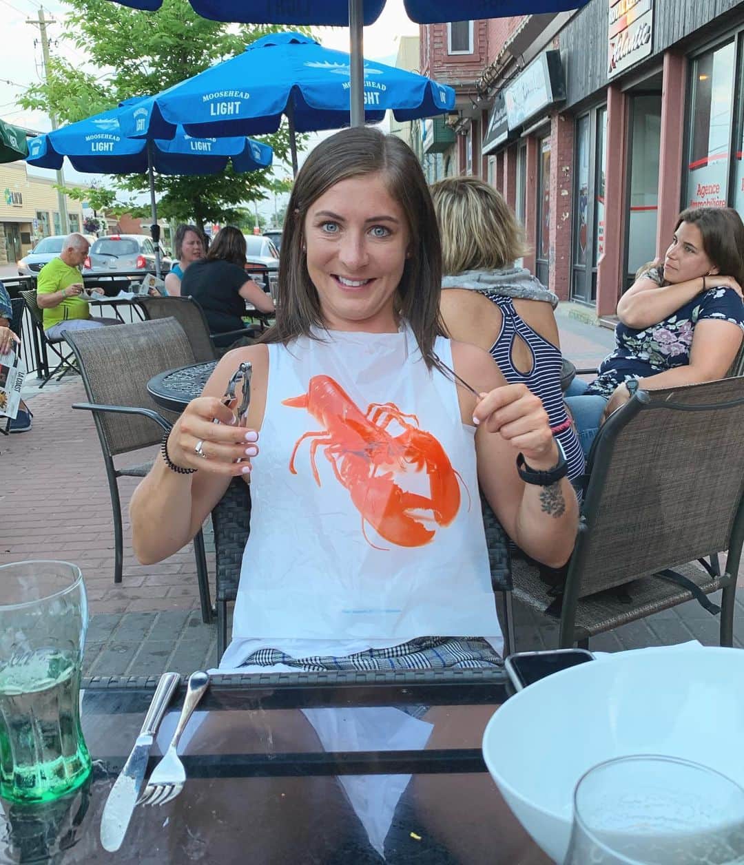 イブ・ミュアヘッドさんのインスタグラム写真 - (イブ・ミュアヘッドInstagram)「Shediac - WOW! Lucky I got to visit such a beaut of a place while in New Brunswick!  From getting eaten by the worlds biggest lobster to eating lobster! Delicious! 😋🦞 #LobsterCapitalOfTheWorld」8月2日 9時59分 - evemuirhead
