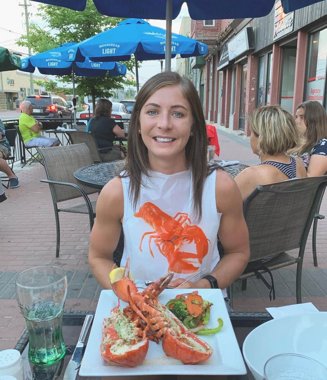 イブ・ミュアヘッドさんのインスタグラム写真 - (イブ・ミュアヘッドInstagram)「Shediac - WOW! Lucky I got to visit such a beaut of a place while in New Brunswick!  From getting eaten by the worlds biggest lobster to eating lobster! Delicious! 😋🦞 #LobsterCapitalOfTheWorld」8月2日 9時59分 - evemuirhead