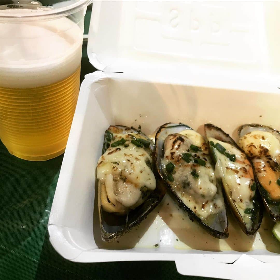 ラリソン彩華さんのインスタグラム写真 - (ラリソン彩華Instagram)「マリンプラザ夜市🌃🥘🍍🍷🍨 一番お気に入りスポットになってリピート。 何食べても安くて美味しい〜 とあるおばちゃんとこのガパオが美味しくて 二回食べた❣️ #プーケット #屋台飯 #ディナー #トムヤムクン #ガパオ #スペアリブ #ムール貝 #脂ののった魚 #あれなんだったんだろ #美味しい」8月2日 10時02分 - ayakalarrison
