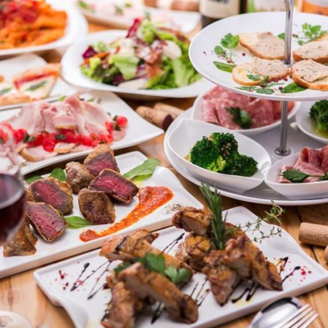 ビアージョ新宿のインスタグラム：「こんにちは、新宿西口のイタリアン＆ワインバル「ビアージョ」です。 ブログ更新しました！ 「8月の宴会は、ビアージョで！」 是非ご来店お待ちしております。 ▼詳しくはこちら▼ https://viagio-shinjuku.com/  #ビアージョ#新宿#イタリアン#バル#居酒屋#送別会#二次会」