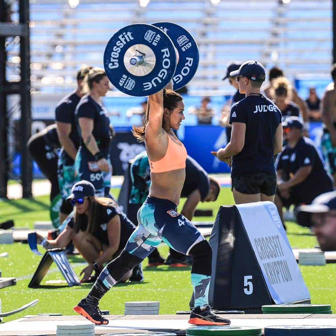 Camille Leblanc-Bazinetさんのインスタグラム写真 - (Camille Leblanc-BazinetInstagram)「Day 1 in the book!! “  Caption this first picture 🤣🤣 “  Let me tell you team competition is NOT easier then individual 🙈😭🤪 “  Heat stroke, nauseous, already sore and 3 more days ahead of us but SO STOKE and EXCITED for more with these amazing friends that I get to call my teammate ♥️⭐️ “ @redbull  @anthonytomphotography @bownmedia @jonpaynephoto @mr_rottenn  @roguefitness  @reebok  @performasleep  @feroce_fitness_  @fnx_clb  @esc_sounds」8月2日 10時09分 - camillelbaz