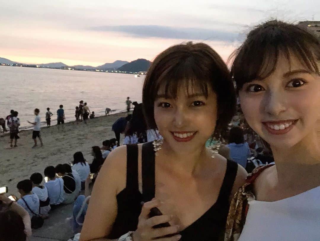 太田江莉奈さんのインスタグラム写真 太田江莉奈instagram 今年初の花火大会は麻美さんと今宿へ 降ってくるんじゃないかってくらい大きな 花火が目の前で打ち上げられてど迫力でした 今宿花火大会 花火 花火大会 皮膚 長垂海岸 長垂花火 花火 8月2日 10時