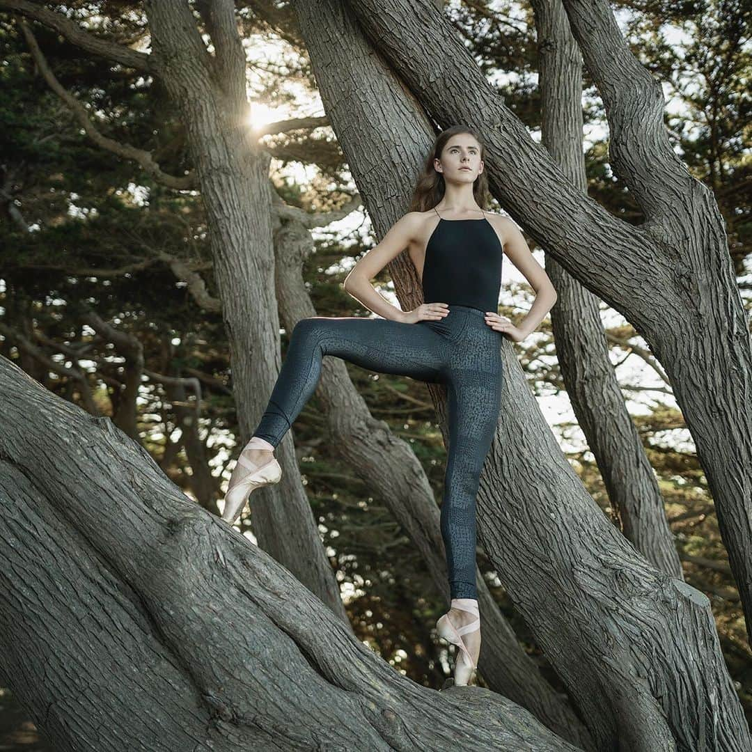 ballerina projectさんのインスタグラム写真 - (ballerina projectInstagram)「We will be celebrating the 18+ years of the Ballerina Project as we near our conclusion. Here is a look back at that the moments that best represent the project from the past 2 decades.  Here is a collection of images I created with Isabella Walsh in San Francisco. #ballerina -  @isabellalwalsh #landsend #marshallsbeach #sanfrancisco #goldengatebridge #ballerinaproject #ballerinaproject_ #ballet #dance #pointe #isabellawalsh  Tomorrow is the last day to purchase one of the remaining Ballerina Project limited edition prints. Limited edition prints will not be available for purchase after August 2nd. Link is in our Instagram profile to purchase one today.  The Ballerina Project book is now available for pre-order. Go to @ballerinaprojectbook for pre-order link and info. #ballerinaprojectbook」8月2日 10時31分 - ballerinaproject_