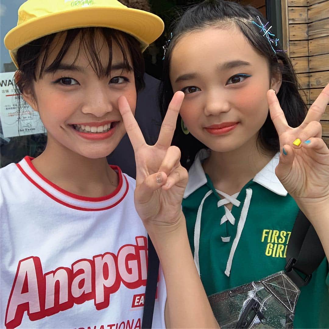 ニコ☆プチのインスタグラム：「﻿ ﻿ ﻿ 消えちゃったからもう一度あげます！﻿ ごめんね！﻿ ﻿ ﻿ ﻿ 8月号のオフショ📸﻿ ﻿ ﻿ 暑い中みんながんばったよー💪﻿ ﻿ ﻿ ﻿ 最後の動画は、横顔を撮影されているからカメラ目線なの😝﻿ ﻿ ﻿ #ニコプチ﻿ #ニコプチ8月号﻿ #美月﻿ #川本結月﻿ #石山えこ﻿ #葛西杏也菜﻿ #丸山真亜弥」