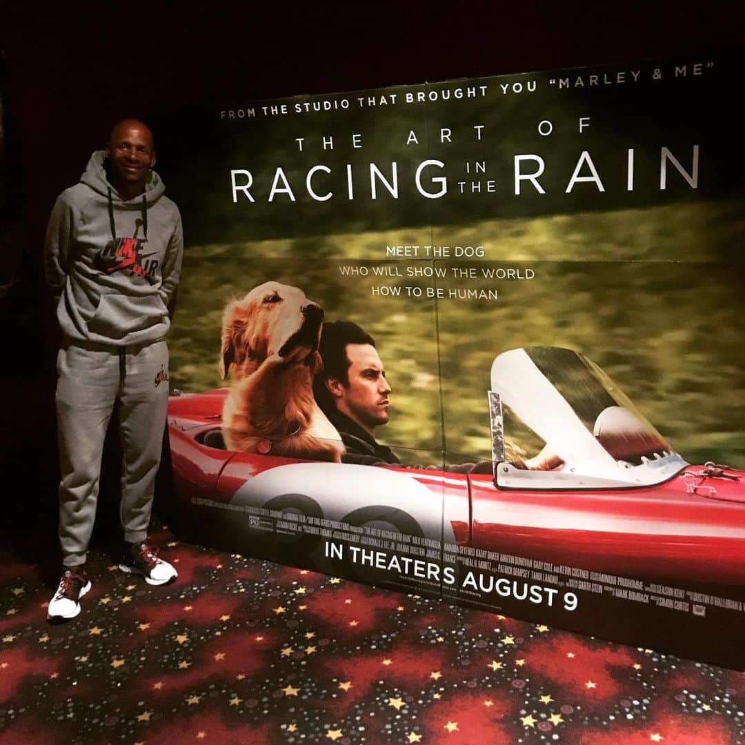 レイ・アレンのインスタグラム：「This movie is a must see! And take your whole family with you but bring some Kleenex because it is a tear jerker! If you have a dog it certainly will make you do better in taking care of your animal! Check it out on August 9th. #artofracing #westbrookcinemas #20thcentury」