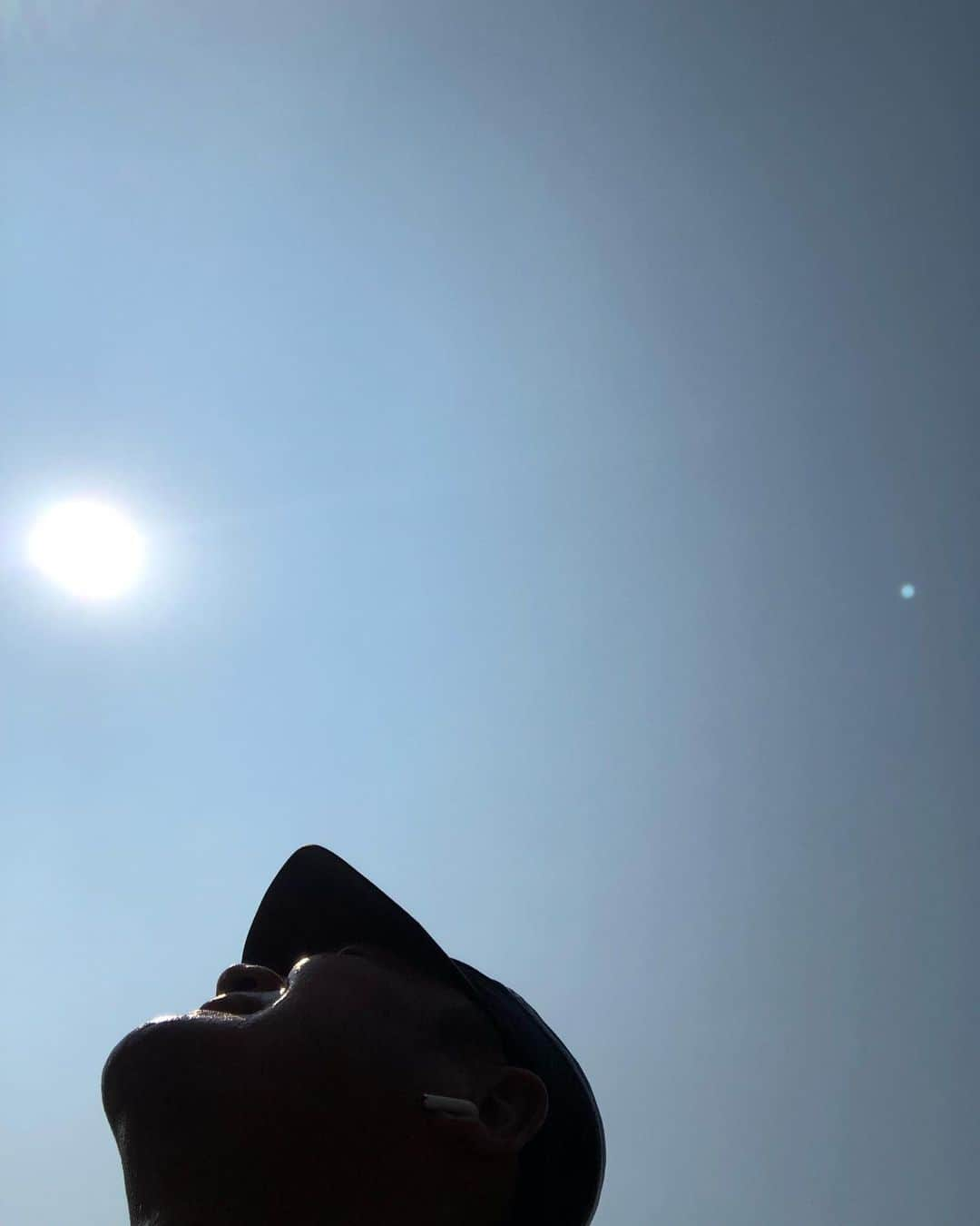 たむらけんじさんのインスタグラム写真 - (たむらけんじInstagram)「夏がやって来たので、夏にやって来ました。  とにかく、俺ってしゃくれてんなぁ。  #たむけん #ウォーキング」8月2日 10時47分 - tamuradojou