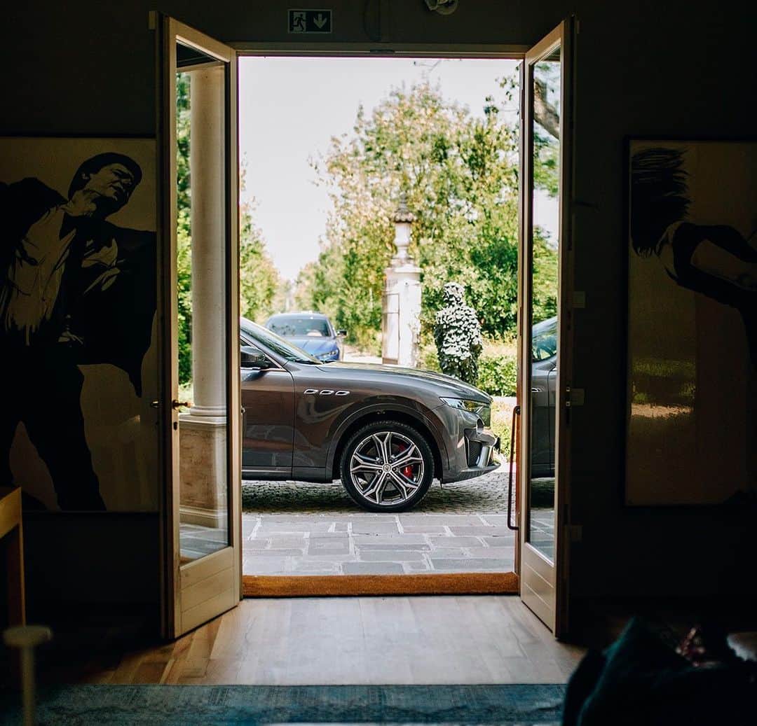 Maserati Japan | マセラティ ジャパンのインスタグラム：「夏のバケーションの移動時間も、魅力的なイタリアンデザインを極めたレヴァンテでくつろぎとのドライビングエクスペリエンスを提供します。 #Maserati #マセラティ  #MaseratiJapan #マセラティジャパン #Levante #レヴァンテ」