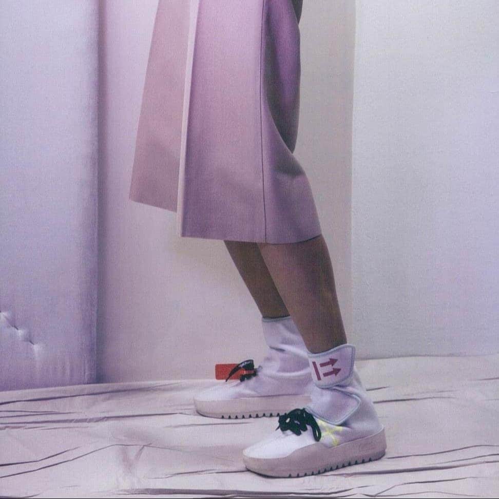OFF-WHITE C/O VIRGIL ABLOHさんのインスタグラム写真 - (OFF-WHITE C/O VIRGIL ABLOHInstagram)「[editorial] Off-White™ on @voguechina styling c/o  @cathykasterine photography c/o @jackie_nickerson」8月2日 11時00分 - off____white