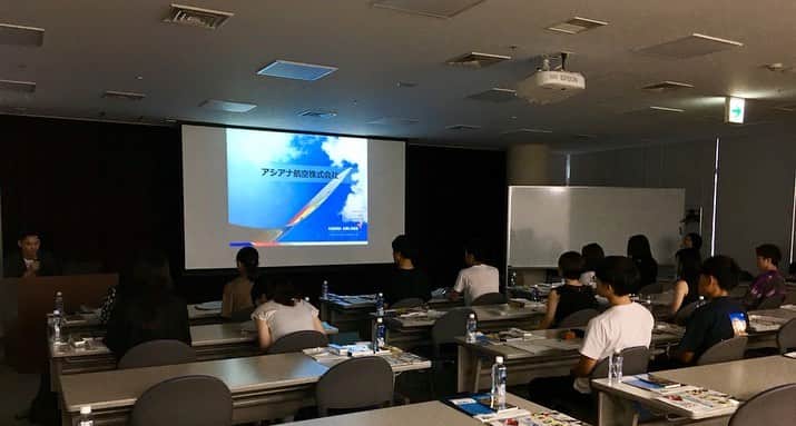 アシアナ航空日本地域公式アカウントさんのインスタグラム写真 - (アシアナ航空日本地域公式アカウントInstagram)「. JATA主催の「ハタチの一歩」プロジェクト、アシアナ航空で行くソウルコースの参加者が決定しました🥳✨ . 先日参加者が集まり第一回目の説明会が行われました🇰🇷 . 自己紹介から始まり、韓国に関する知識や、パスポートの取り方、アシアナ航空について紹介し、参加者の中からリーダー・サブリーダーを選出しました🙋🏻‍♂️🙋🏻‍♀️←二人とも立候補で決まり頼もしかったです✨ . 出発前にはもう一度説明会を行い、11月の出発を迎えます✈️🇰🇷 . 4泊5日の韓国旅が今から楽しみですね❤️ アシアナ航空は皆さんの初海外を応援します👍 . #アシアナ航空#ハタチの一歩#韓国#韓国好きな人と繋がりたい#ハタチ#旅行好きな人と繋がりたい#成人おめでとう#海外行ったことないけど#初海外」8月2日 11時03分 - asiana.jp_official