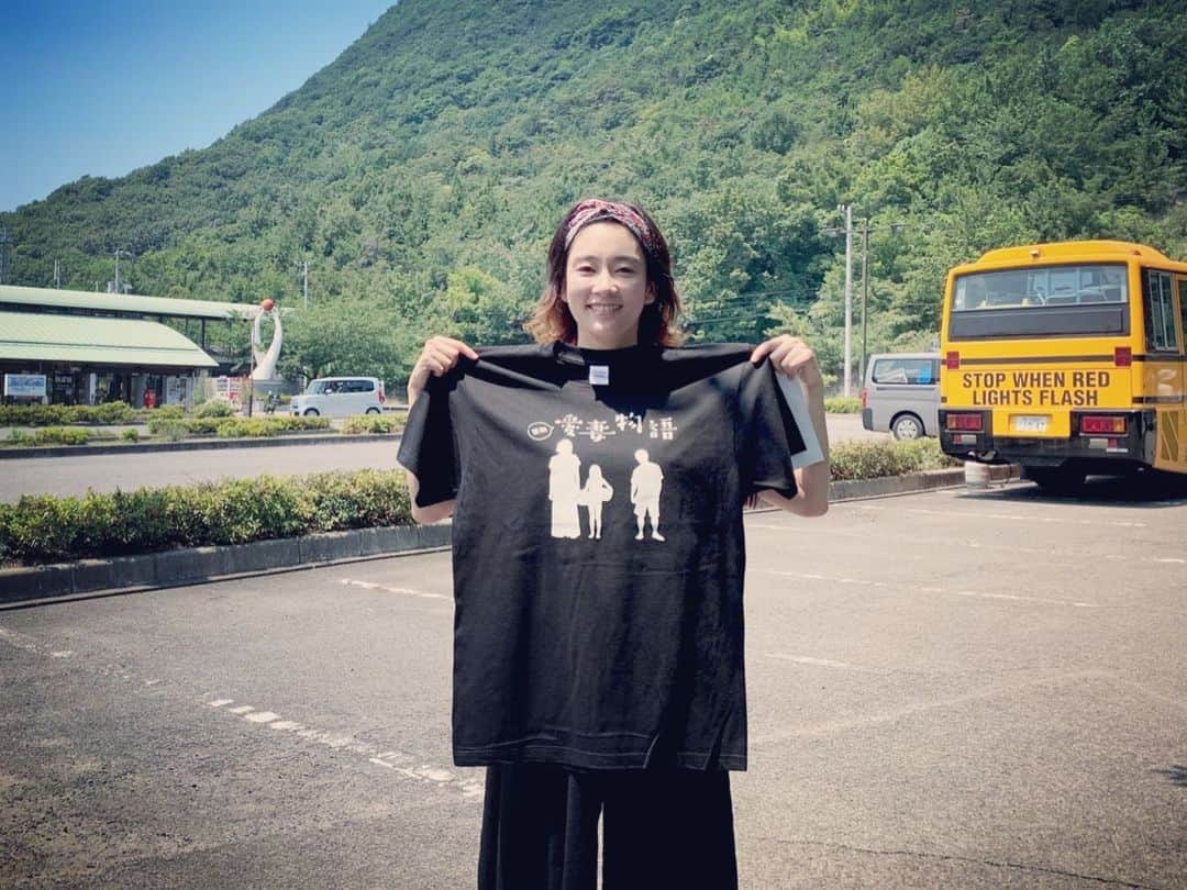 水川あさみのインスタグラム：「あちぃあちぃ撮影も佳境になってきました🌞 楽しい撮影です。 心が充実した日々を過ごしてます。 わたしは役の為に太って面長の顔がパンパンになってます🙆🏻‍♀️」