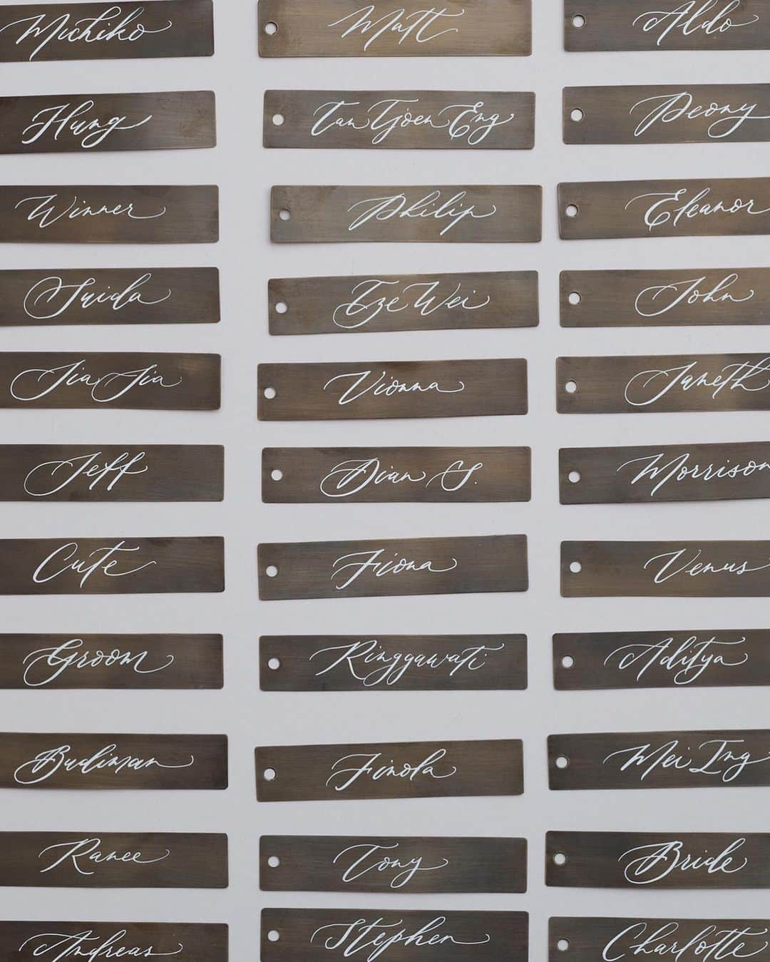 Veronica Halimさんのインスタグラム写真 - (Veronica HalimInstagram)「Brass nameplate — #truffypi #vhcalligraphy #placecard #nameplate #brass #weddingstationery #weddingideas #calligraphystyling #design #weddingplacecards #カリグラフィー #モダンカリグラフィー #ウェディング #ウェディングフォト #moderncalligraphy」8月2日 11時26分 - truffypi