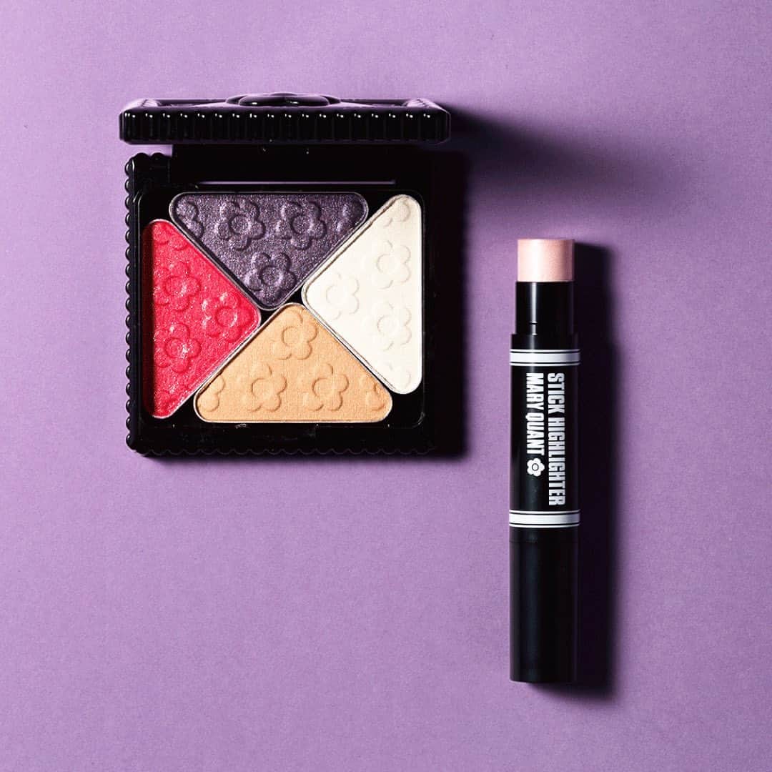 のインスタグラム：「8.2(Fri.)ON SALE！ MARY QUANT 2019 AUTUMN COLOURS HYPER RETRO - #EYEOPENER <アイシャドウ>全4色 - #STICKHIGHLIGHTER <フェイスカラー> - 全て限定発売 - #MARYQUANT #2019AUTUMN #COSMETICS #NEWITEM #BEAUTY #AUTUMNCOLOURS #限定 #秋新色 #秋コスメ #アイシャドウ #フェイスカラー #ハイライター」