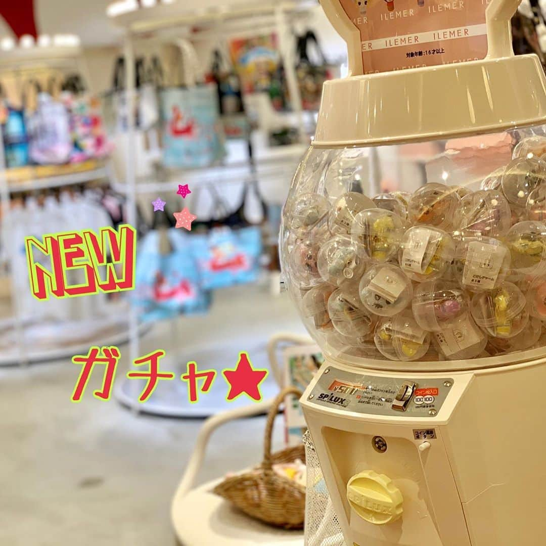 ILEMERさんのインスタグラム写真 - (ILEMERInstagram)「NEWガチャ登場★ イルメールの入り口に【限定ガチャ★】？！ ＊ ＊ スタッフも早速ガチャガチャしておりました^ ^♡ ＊ ＊ #ILEMER#ilemer #イルメール #アタオランド  #キャラクター #がちゃがちゃ  #ガチャガチャ  #神戸」8月2日 11時39分 - ilemer_official