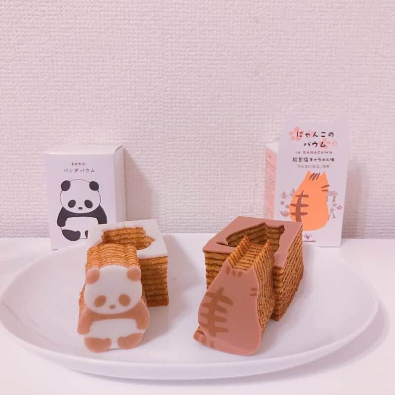 CHOCOさんのインスタグラム写真 - (CHOCOInstagram)「🐼💛🐼💛🐼💛🐼 . #おみやげにぴったり🧡まめやの型抜きバウム🎶 . 東京駅限定のパンダバウム🐼と 石川県内限定のにゃんこバウム😽 どちらもおみやげとして大人気✨ 型抜きしながら食べる、おいしくて楽しいおやつだったよ💖 . . #パンダバウム #にゃんこバウム #まめや #linefriends #withCHOCO」8月2日 12時00分 - this_is_choco