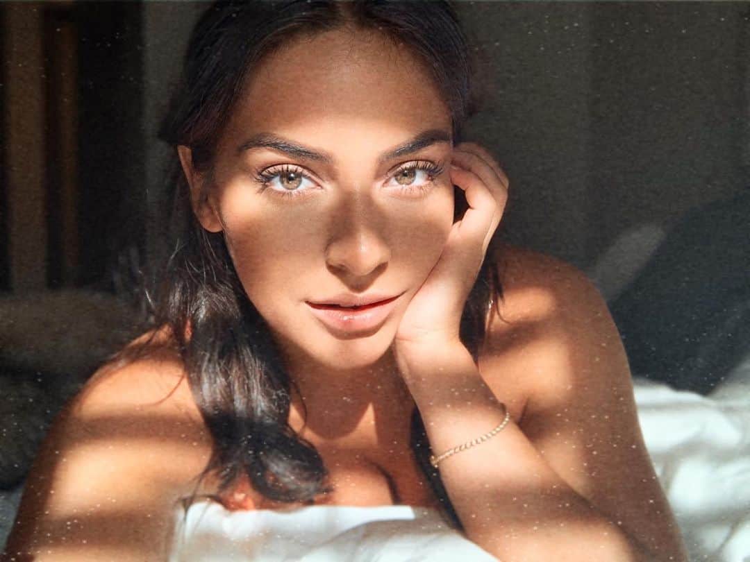 Ana Brenda Contrerasのインスタグラム：「Un corazón agradecido es un imán de milagros // A grateful heart is a magnet for miracles 💫Gracias 💋」