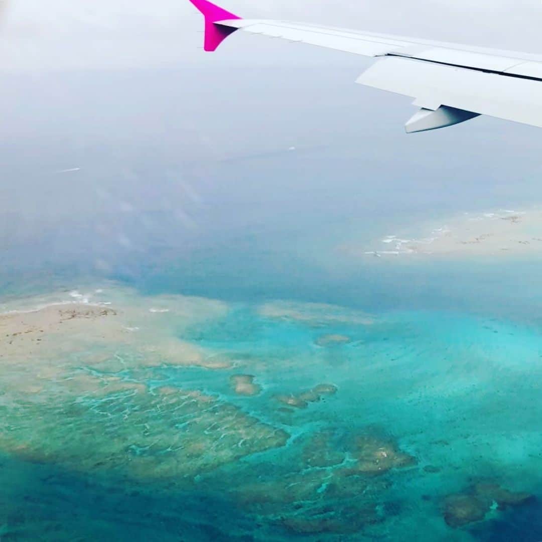 のインスタグラム：「ถึงละ! arrived ♪ #โอกินาว่า #visitokinawa #beokinawa #flypeach #ท่องเที่ยว #ญี่ปุ่น #travelphotography #travelgirl #travelgram #沖縄 #旅行 #旅行すきな人と繋がりたい #🌴 #👙 #🐠 #⛵️」