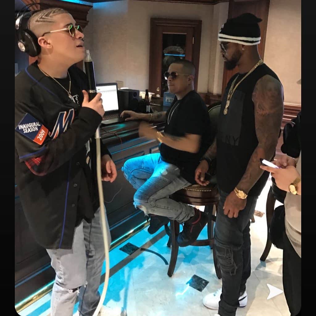 ホセ・レイエスのインスタグラム：「Tu te imagina el conejo en 5 mujeres remix ♨️👁」