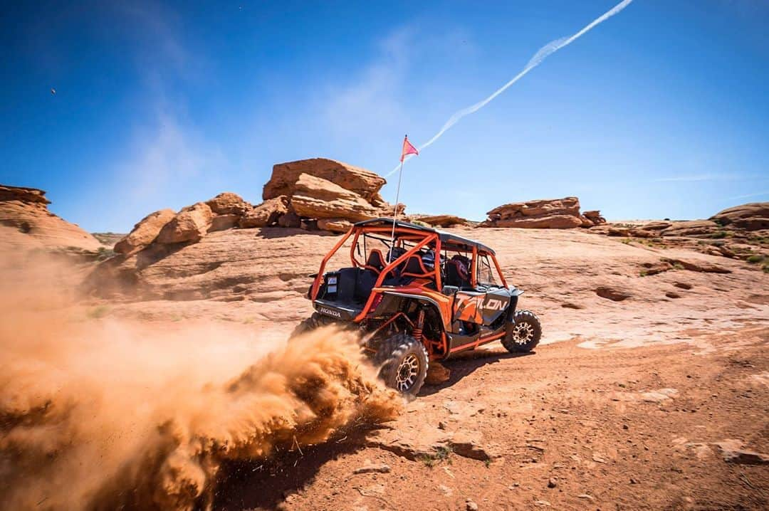 Honda Powersports USさんのインスタグラム写真 - (Honda Powersports USInstagram)「The most dust-kicking, rock-climbing, sand-surfing 4-seater out there: the Talon 1000X-4.  #lifeisbettersxs #sxs」8月2日 12時15分 - honda_powersports_us