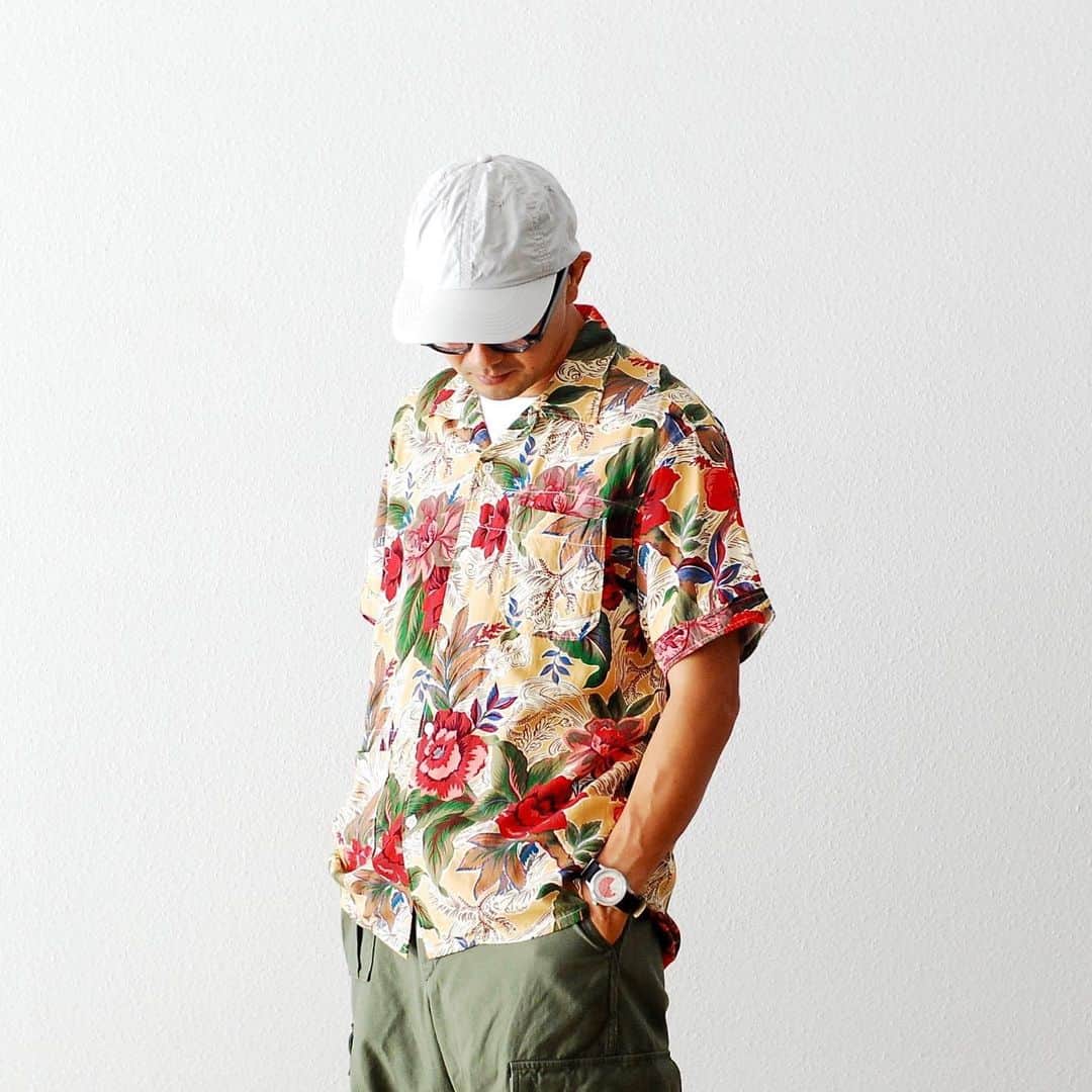 wonder_mountain_irieさんのインスタグラム写真 - (wonder_mountain_irieInstagram)「_ Engineered Garments / エンジニアードガーメンツ "Camp Shirt -Hawaiian Floral-" ¥30,240- _ 〈online store / @digital_mountain〉 http://www.digital-mountain.net/shopdetail/000000009060/ _ 【オンラインストア#DigitalMountain へのご注文】 *24時間受付 *15時までのご注文で即日発送 *1万円以上ご購入で送料無料 tel：084-973-8204 _ We can send your order overseas. Accepted payment method is by PayPal or credit card only. (AMEX is not accepted)  Ordering procedure details can be found here. >>http://www.digital-mountain.net/html/page56.html _ #NEPENTHES #EngineeredGarments #ネペンテス #エンジニアードガーメンツ cap→ #kijimatakayuki ￥12,960- pants→ #nigelcabourn ￥31,320- watch→ #nigelcabourn ￥31,320- _ 本店：#WonderMountain  blog>> http://wm.digital-mountain.info/blog/20190802/ _ 〒720-0044 広島県福山市笠岡町4-18  JR 「#福山駅」より徒歩10分 (12:00 - 19:00 水曜定休) #ワンダーマウンテン #japan #hiroshima #福山 #福山市 #尾道 #倉敷 #鞆の浦 近く _ 系列店：@hacbywondermountain _」8月2日 12時23分 - wonder_mountain_