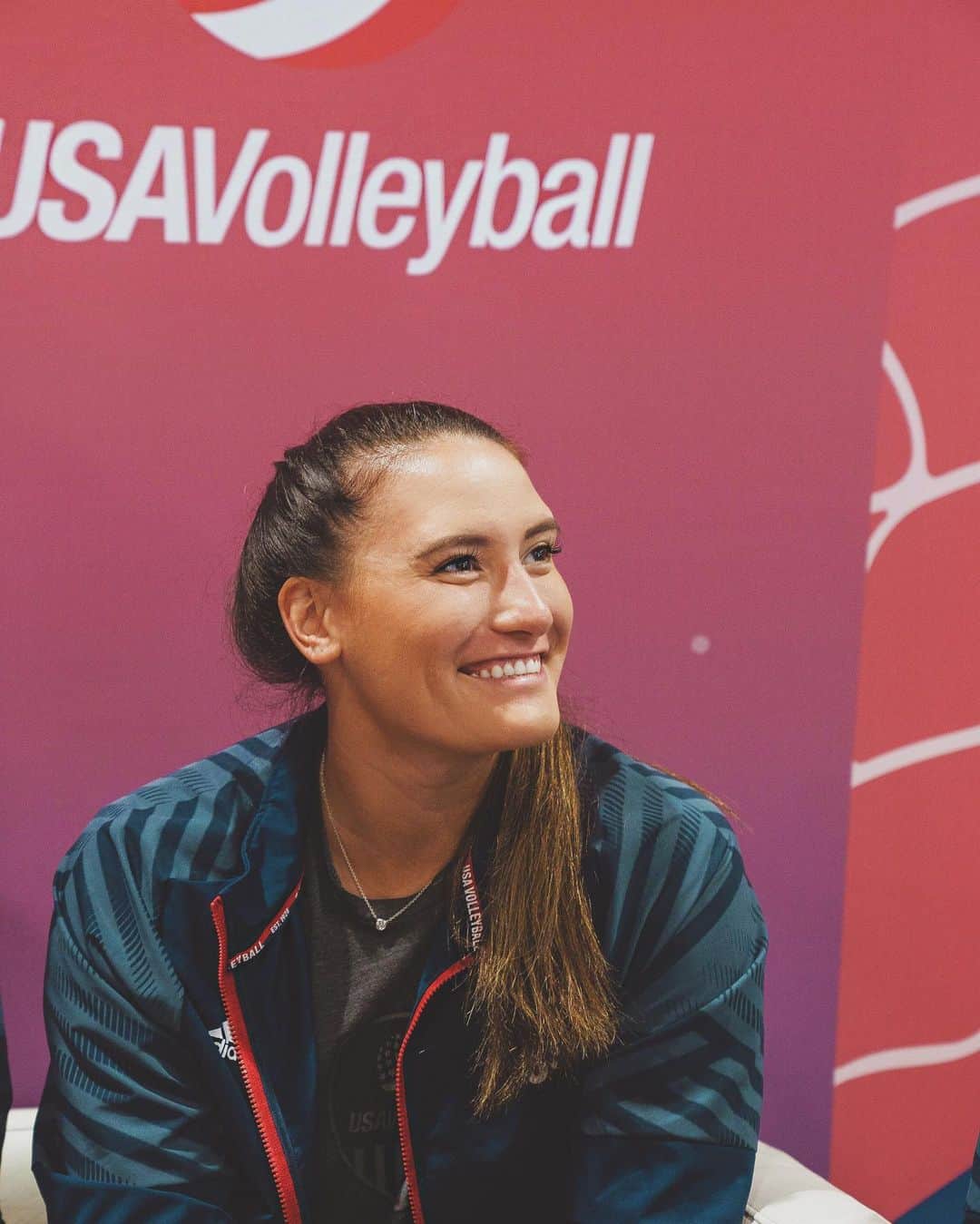 テトリ・ディクソンのインスタグラム：「Cheesin’ bc our Olympic Qualifier starts TMRW! . Catch ya guuuurl - and @usavwnt - on TV (Central Time): August 2nd 🇰🇿, 6pm (live on Olympic Channel) August 3rd: 🇧🇬, 5pm (live on Olympic Channel) August 4th: 🇦🇷, 1pm (live on NBC) . Photo 📸 @adidasvolleyball」