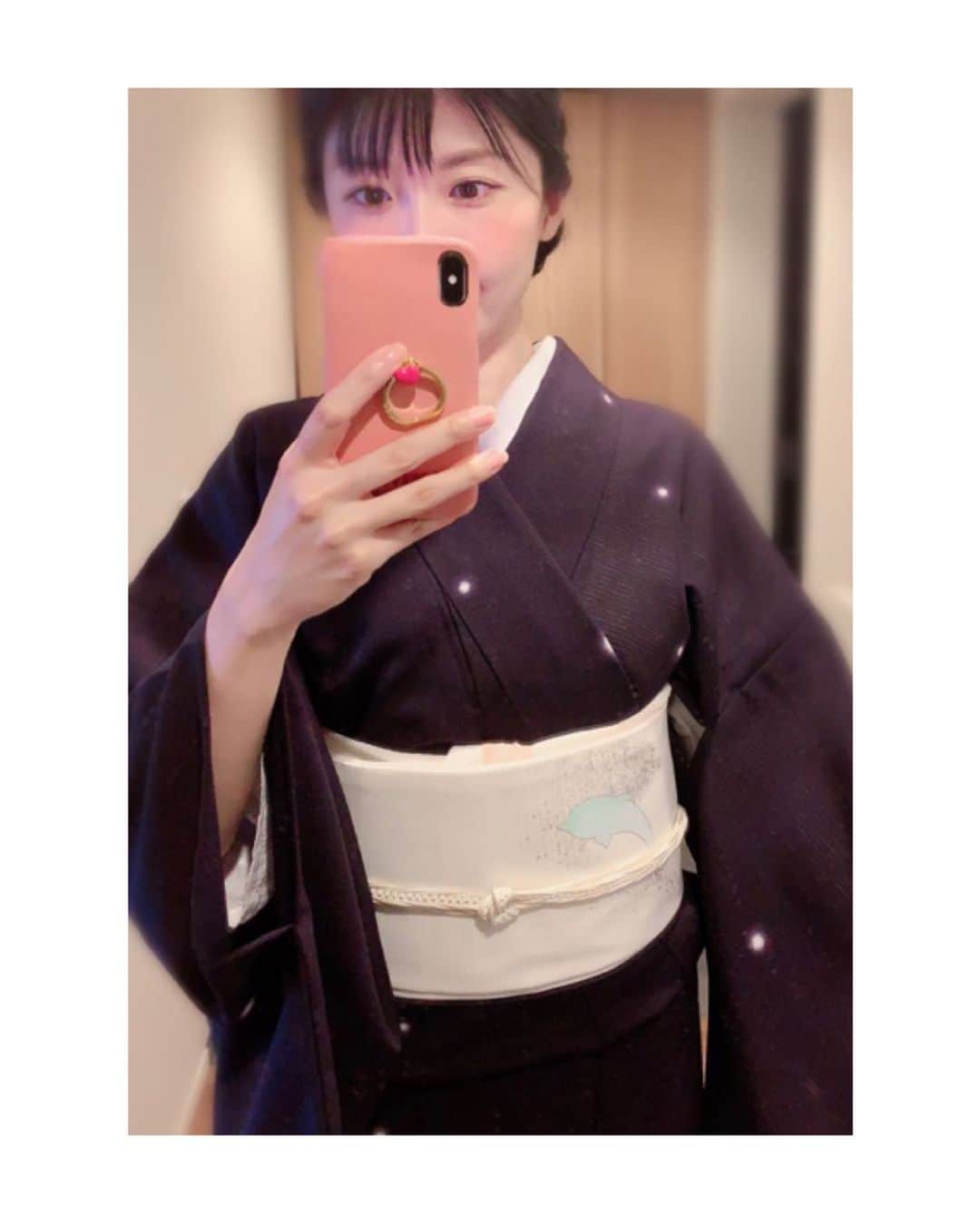 のインスタグラム：「お稽古の日にもイルカちゃんの帯をお供に🐬  #歌舞伎 をはじめ #お着物 や #日本の伝統 が長く守られ受け継がれますように。 #kimono #kimonocordinate #japanesekimono #japanesetradition #beautifultradition #lovekimono  #instakimono  #お着物 #お着物コーディネイト #日本の伝統 #守るべきもの #帯とお着物 #帯締めと帯揚げ #お草履とバッグ #帯留め #組み合わせが楽しい  #世界に一つだけの帯 #お誂え #オリジナル #私の大切な帯 #絽塩瀬 #絽塩瀬の帯 #染帯 #亜紀の和装記録」