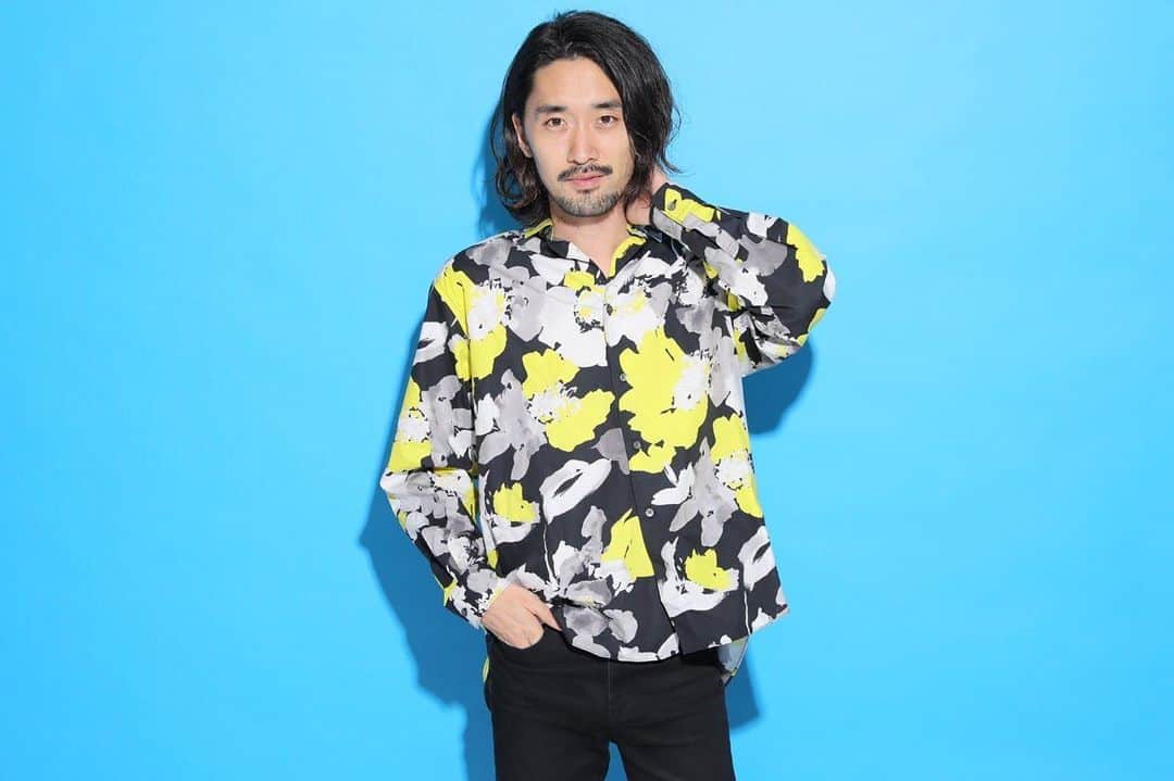 鈴鹿秋斗のインスタグラム：「生まれて初めてインスタのアイコンを変えました🐒🌼🌼 NEWアイコンで8月からもよろしくお願いします🏄‍♂️🌊❤️🌼🔥」
