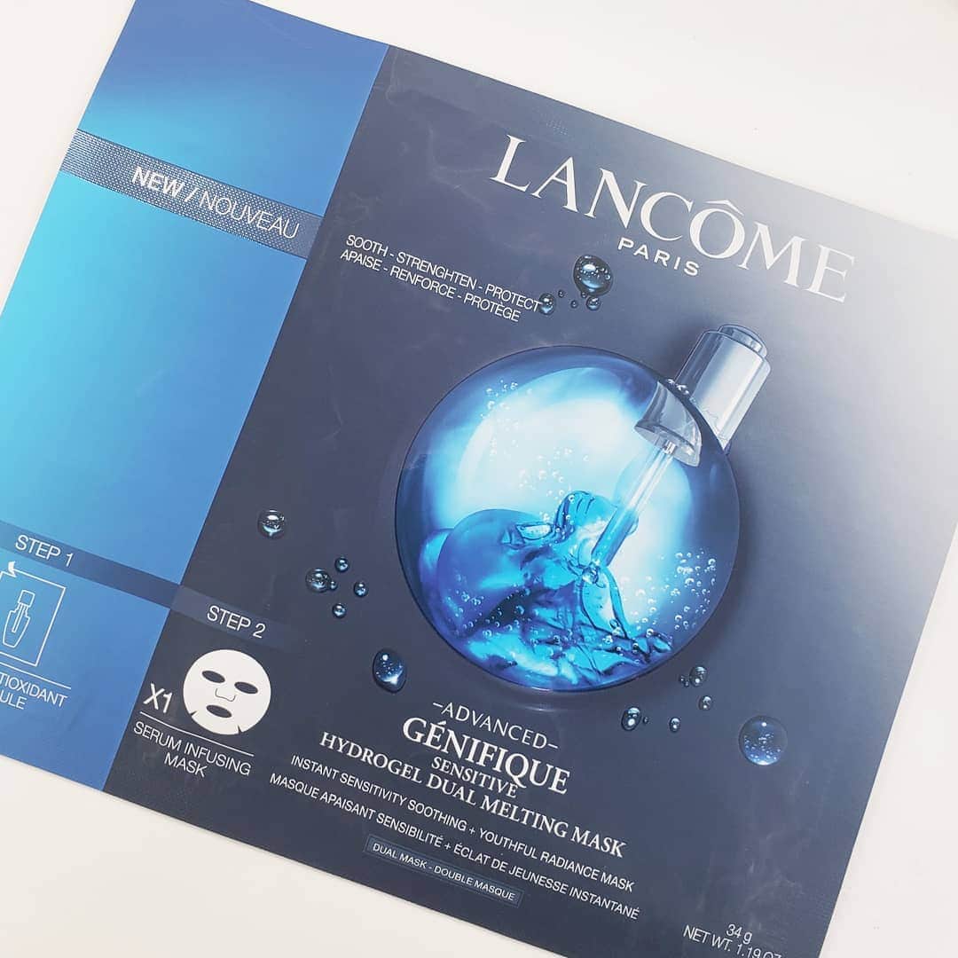 25ans Beautyさんのインスタグラム写真 - (25ans BeautyInstagram)「パリから速報をお届けしたランコムの新生ジェニフィックが、日本でもお披露目されました！改めて日本語でマイクロバイオームの話を聞いて、より深く、その力を理解できました。  一足早く使わせていただいたので、発表会でコメントも掲載していただいたのですが、これ、いいです！　肌がつややん！と元気になります。これが美肌菌の力というものか！と菌の力に感謝です。 やっぱり、肌も体も心も元気が一番人気。そのために強い味方になってくれるのが、肌にとっても菌だったのねー☺️と体感しました。  そして、ジェニフィックファンの皆様なら気になる日本だけのテクスチャーがどうなるのか、というところ。新生ジェニフィックも、日本だけのテクスチャーあります！  9/6発売で、かなりお得なジャンボサイズをお見のがしなく！  そして、写真二枚目⬅️のマスク、ひそかにすごいです。 集中ケア美容液のデュアルコンセントレートをぎゅっと詰まったような贅沢マスクが8/16に発売です。 このマスク、よくみると二つに袋が分かれていて、左側のプレセラムを先につけてから右のシートマスクをオン。 肌の揺らぎを察知したらすぐこちらを！  #編集O子 #ランコム #ジェニフィックアドバンストN  #美肌菌 #ジェニフィックアドバンストハイドロジェルデュアルメルティングマスク #美容液 #シートマスク #菌美容 #Lancome #スキンケア 　#マイクロバイオーム」8月2日 12時39分 - 25ans_beauty
