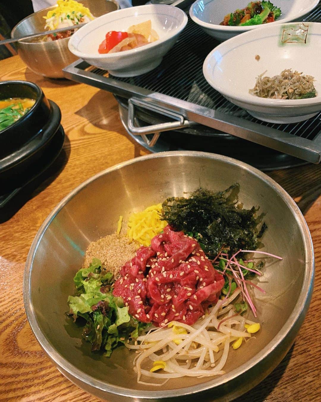 sayocoのインスタグラム：「牛ユッケビビンバ🐄🥩🥢 (この前の渡韓でNo. 1美味しいfoodですた) ・ ・ #홍대#신선화로#ビビンバ#韓国旅行#sayo_trip」