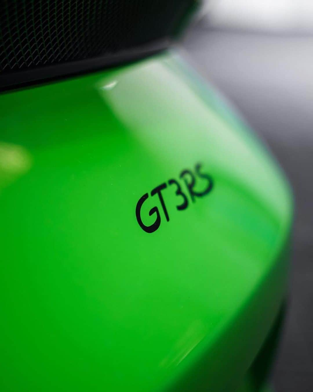 Porscheさんのインスタグラム写真 - (PorscheInstagram)「Front, back, side, or inside. Whichever way you look at it, the GT3 RS makes you green with envy. #PorscheMoment #Porsche #GT3RS (📸: @tvdl_photography_) -- Combined fuel consumption in accordance with EU 6: 911 GT3 RS: 13,2 l/100 km; CO2 emissions: 303 g/km」8月2日 18時09分 - porsche