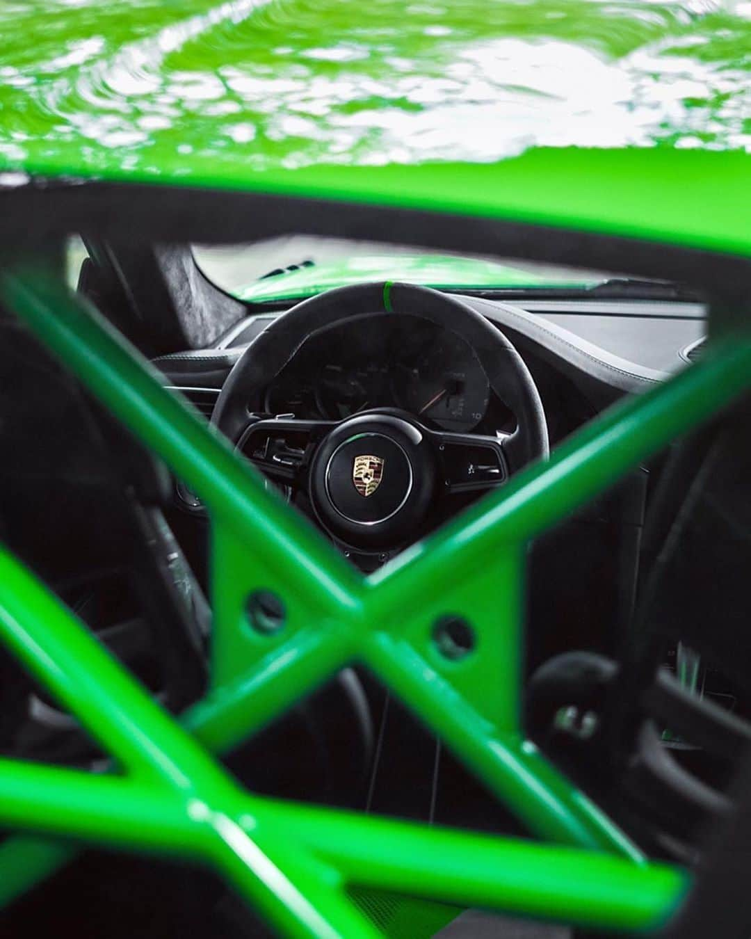 Porscheさんのインスタグラム写真 - (PorscheInstagram)「Front, back, side, or inside. Whichever way you look at it, the GT3 RS makes you green with envy. #PorscheMoment #Porsche #GT3RS (📸: @tvdl_photography_) -- Combined fuel consumption in accordance with EU 6: 911 GT3 RS: 13,2 l/100 km; CO2 emissions: 303 g/km」8月2日 18時09分 - porsche