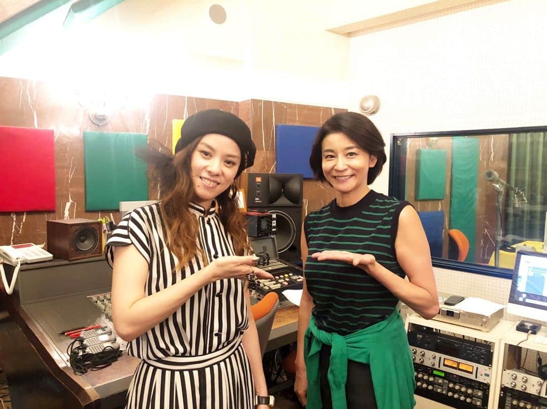 azumiのインスタグラム：「本日8/2と8/9の二週に渡り高嶋ちさ子さんの @FM 「Gentle Wind」に出演させていただいています！高島さんとのお喋りは刺激的で楽しかったです！高嶋さんありがとうございました！皆さんぜひ聞いてみてくださいね。 #高嶋ちさ子 #ワイヨリカ #wyolica」