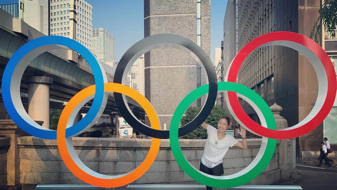 海老原優香さんのインスタグラム写真 - (海老原優香Instagram)「東京オリンピック！ 日本橋にモニュメント発見です！  私は走るのが大の苦手ですが🙈 来年の今日に控えた女子マラソンのルートを同時刻に 辿ってきました！  #東京オリンピック#Tokyo2020 #marathon #チケット当たらなくても観戦できる！ #朝の6時です #今日も暑いけど頑張ろう！」8月2日 12時51分 - ebioffi