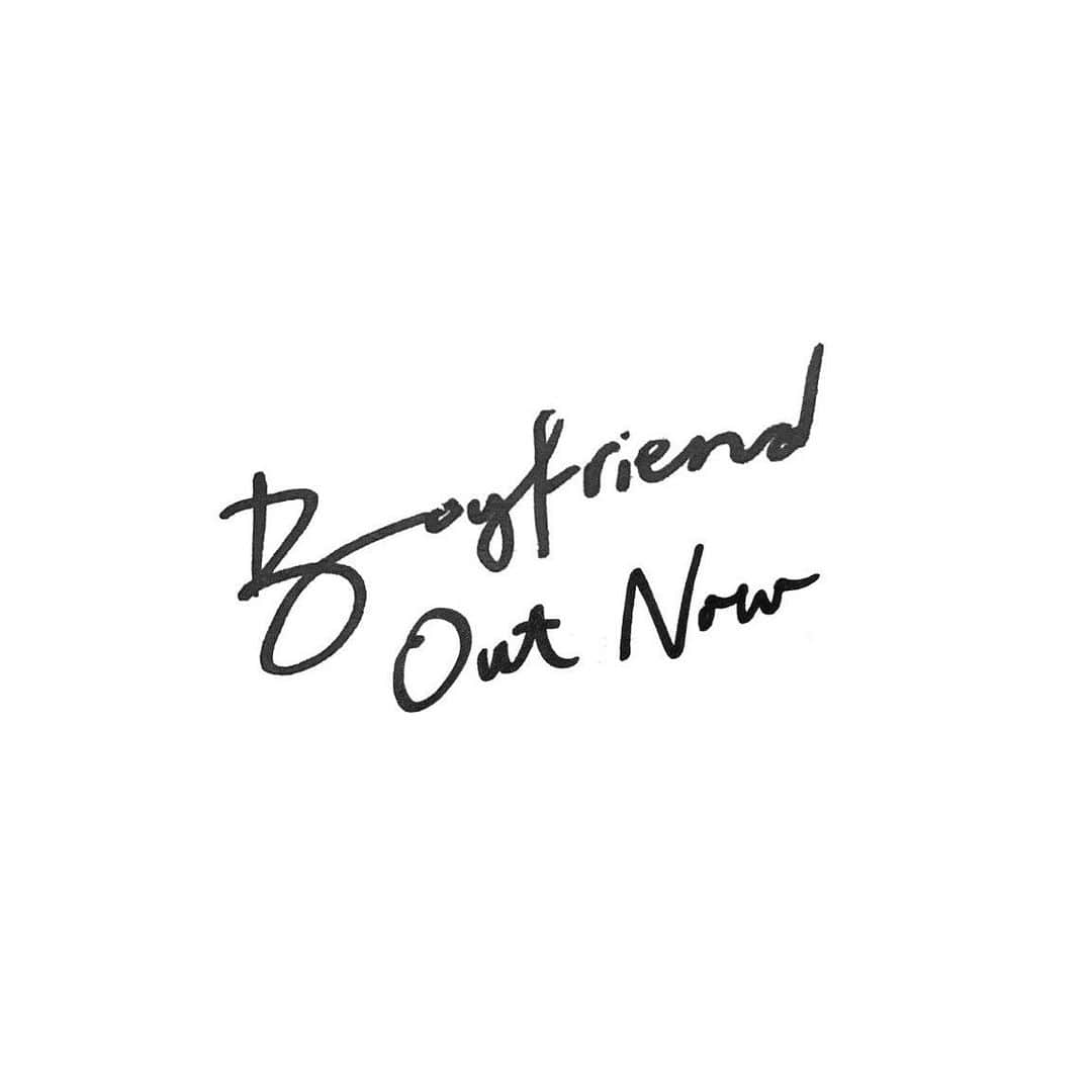 アリアナ・グランデさんのインスタグラム写真 - (アリアナ・グランデInstagram)「boyfriend 🏹 song and video out now @socialhouse 🖤 link in bio」8月2日 13時00分 - arianagrande