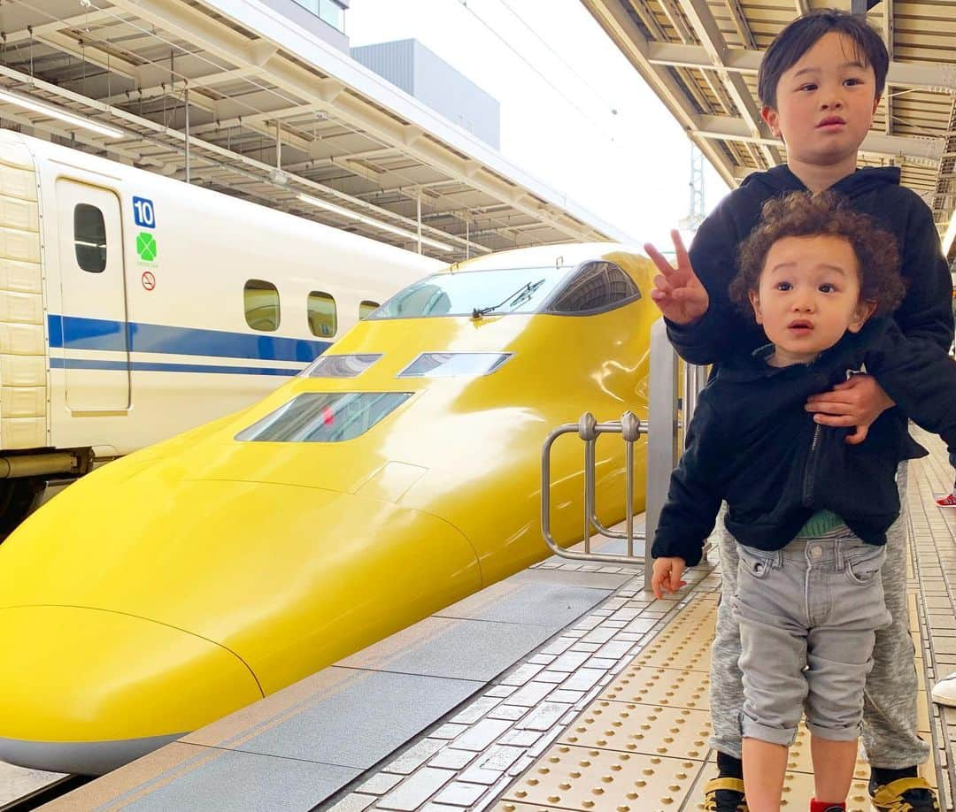 Okada Reinaさんのインスタグラム写真 - (Okada ReinaInstagram)「写真はちょっと懐かしい写真だけど🤳 ドクターイエロー💛💛 夏休みには鉄道博物館行ってあげなきゃ✨  図鑑とかも見て予習してから😂✨ #図鑑は学研  #学研 #gakken #鉄道」8月2日 13時22分 - okarei26