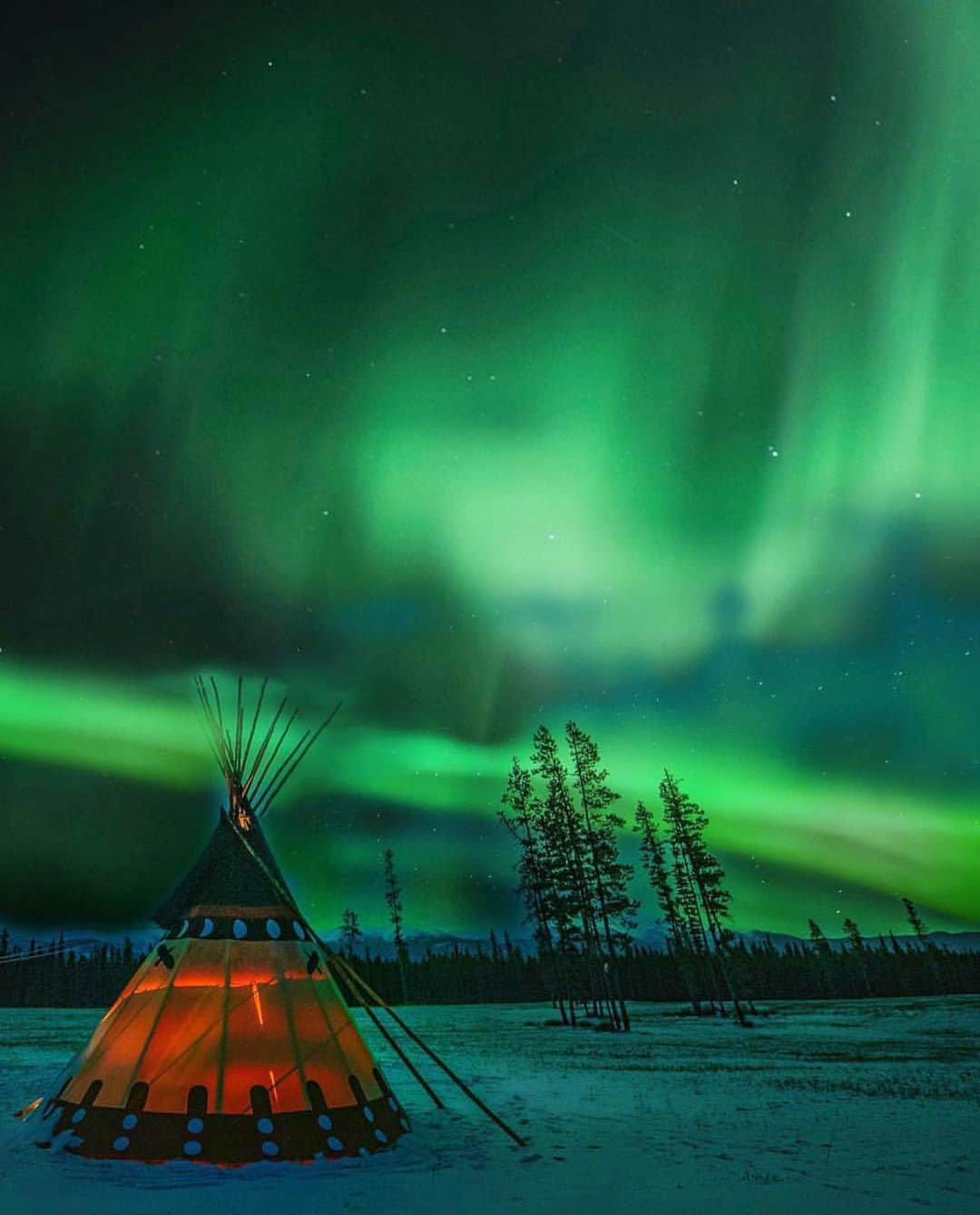 Wonderful Placesさんのインスタグラム写真 - (Wonderful PlacesInstagram)「Northern Lights in Yukon - Canada ✨💚💚💚✨ . Picture by ✨✨@cbezerraphotos✨✨ #wonderful_places for a feature 💚」8月2日 13時25分 - wonderful_places