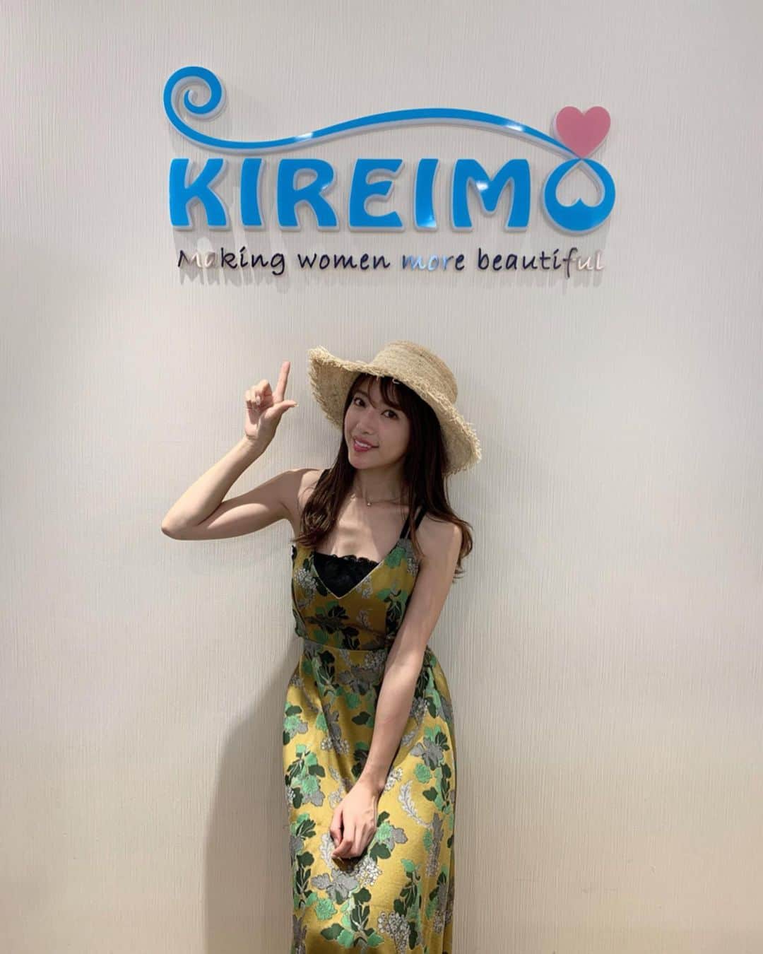 舟山久美子（くみっきー）さんのインスタグラム写真 - (舟山久美子（くみっきー）Instagram)「夏が来ましたね🌞❣️ 肌見せ服もやっと楽しめるので @kireimo_official さんで 全身脱毛をしてきました☺️ もう通いだして長いですが 仕事合間にサクッといける手際の良さと丁寧な施術でいつも助かります🧸 入り口入った瞬間私がいてびっくり。笑  肌のお手入れすると、安心して夏服楽しめる😉✨🌻🌻 今回もありがとうございました💗  #キレイモ #kireimo #脱毛 #全身脱毛 #夏服」8月2日 13時34分 - kumikofunayama