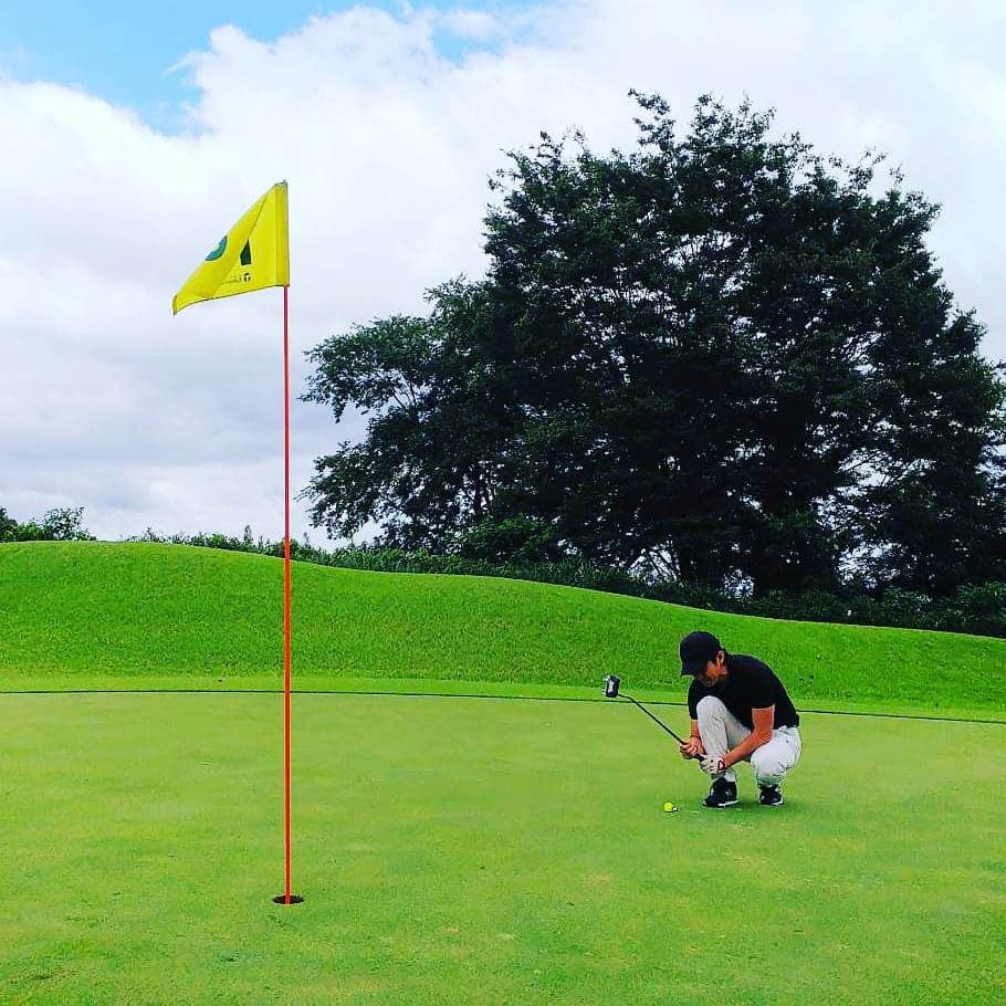 中野信治さんのインスタグラム写真 - (中野信治Instagram)「だからゴルフはやめられない💦  初のイーグル❗  私のような月１ゴルファーにとっては夢のまた夢であるイーグルです😃  まぐれとは言えやっぱり嬉しい。  気の合う仲間とのこうした時間は格別ですね。フォト by  中島千尋プロ🙇  #ゴルフ #大平洋クラブ相模コース #祝  #初イーグル」8月2日 13時45分 - shinjinakano