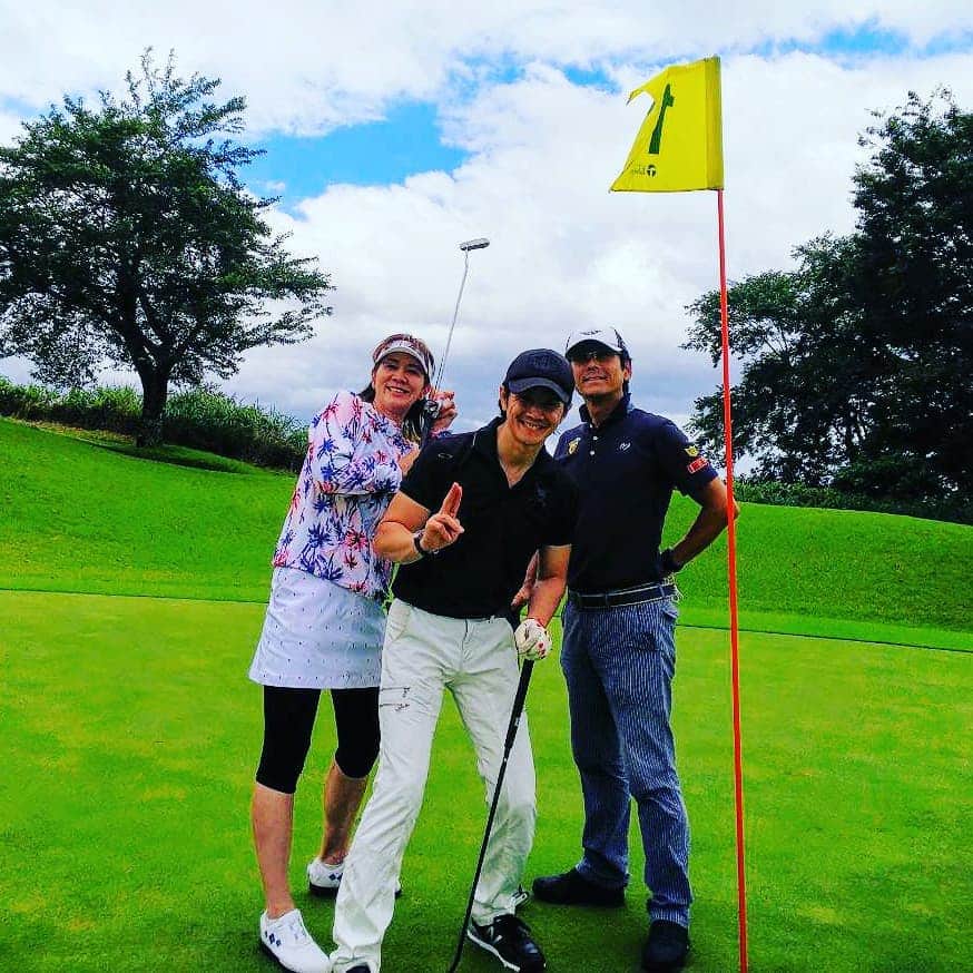 中野信治さんのインスタグラム写真 - (中野信治Instagram)「だからゴルフはやめられない💦  初のイーグル❗  私のような月１ゴルファーにとっては夢のまた夢であるイーグルです😃  まぐれとは言えやっぱり嬉しい。  気の合う仲間とのこうした時間は格別ですね。フォト by  中島千尋プロ🙇  #ゴルフ #大平洋クラブ相模コース #祝  #初イーグル」8月2日 13時45分 - shinjinakano