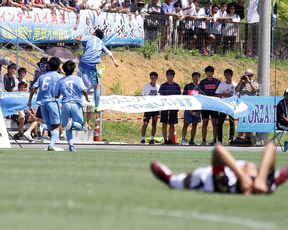 サッカーキングさんのインスタグラム写真 - (サッカーキングInstagram)「. 明と暗 （2019.08.01） . 📷Photo by @akihikokawabata . . #桐光学園 #富山第一 #インターハイ #インハイ #夏 #高校サッカー #高校 #highschool #部活 #football #futbol #サッカーキング #⚽️ #サッカー」8月2日 13時41分 - soccerkingjp